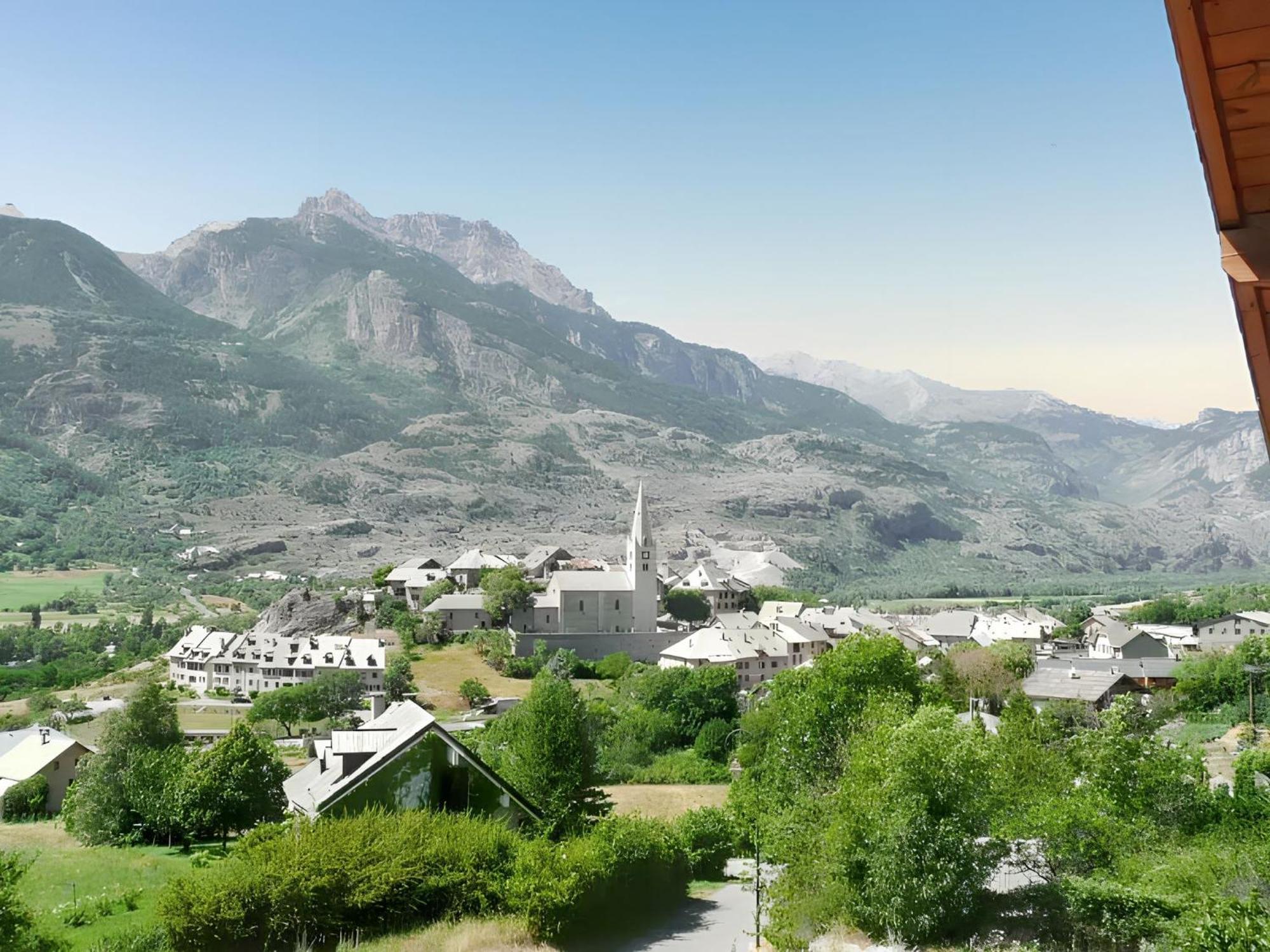 Appartement Paisible A Saint-Crepin Avec Vue Sur La Montagne Exterior photo